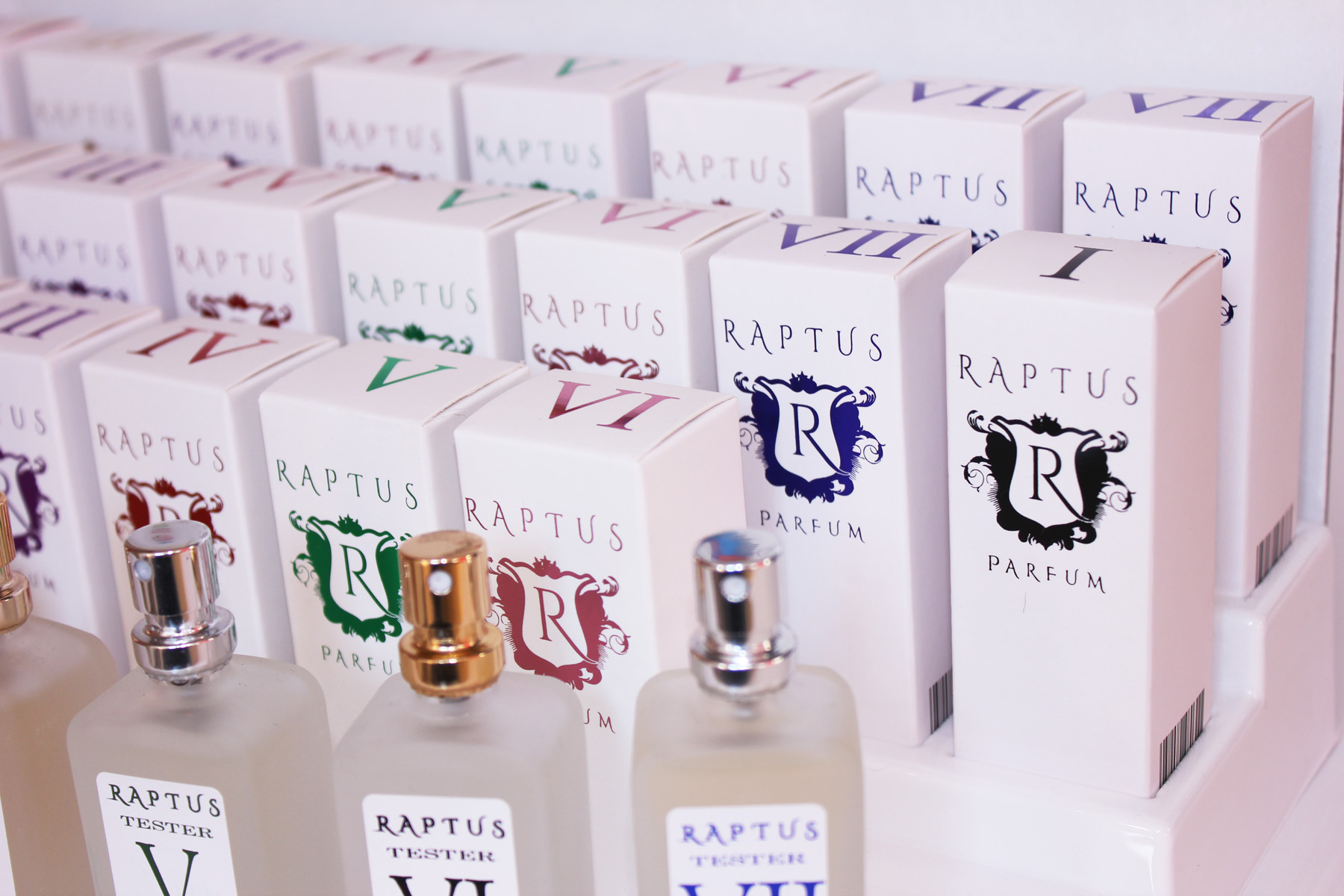 Espositore-Raptus-5 - Raptus Parfum